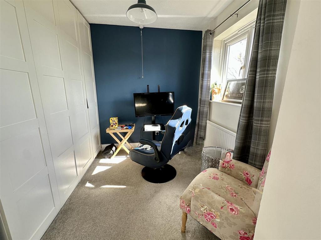 Dressing area bed 1