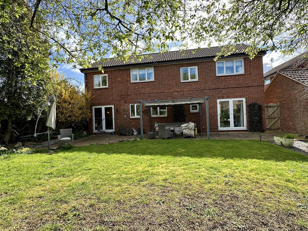 Garden to house