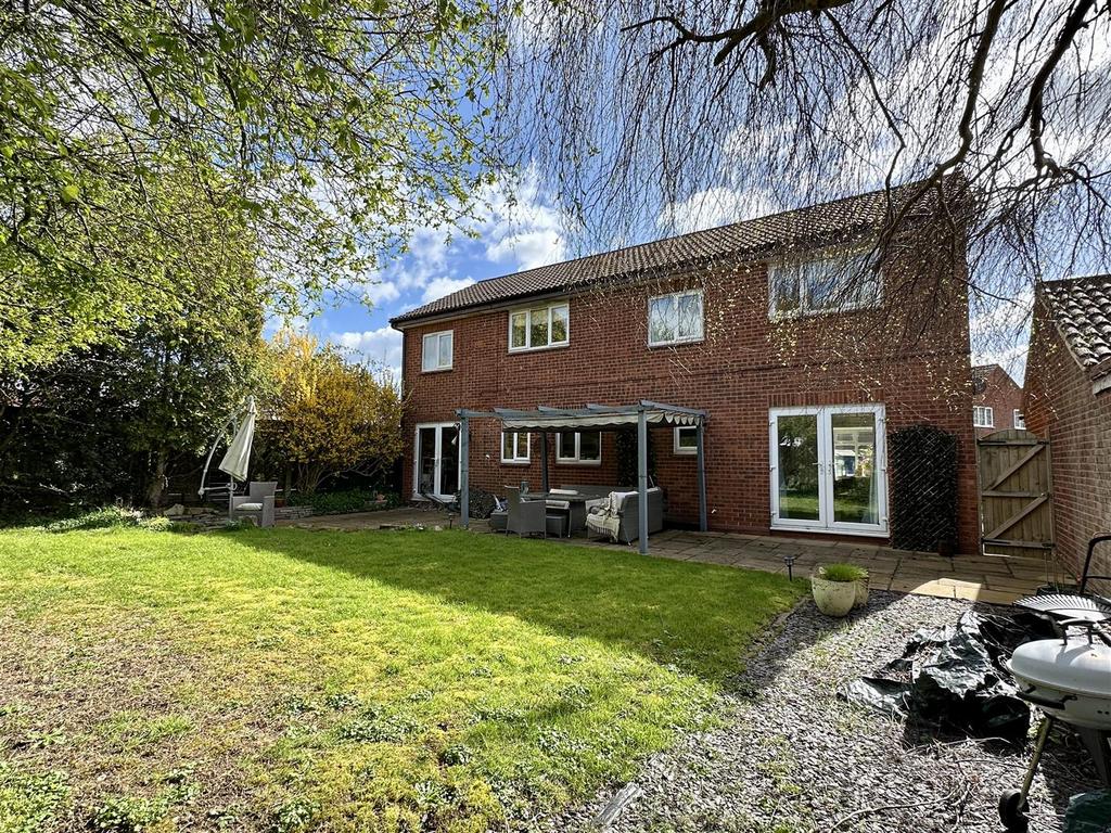 Garden to house