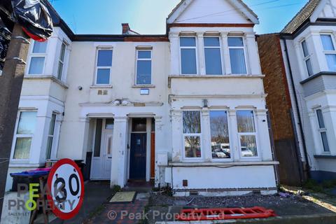 2 bedroom flat to rent, Whitegate Road, Southend On Sea SS1