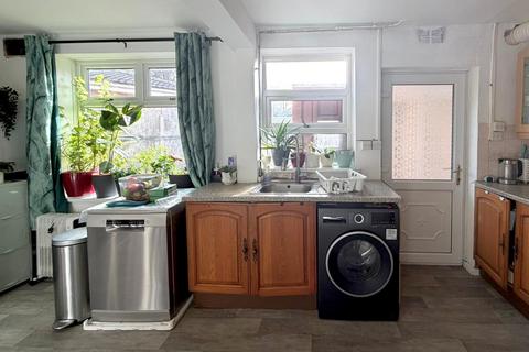 3 bedroom semi-detached house for sale, Aldgate Avenue