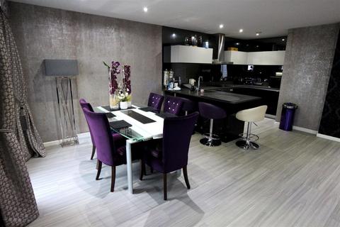 2 bedroom flat to rent, Whitehall Quay Yorkshire, Leeds LS1