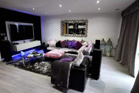 2 bedroom flat to rent, Whitehall Quay Yorkshire, Leeds LS1