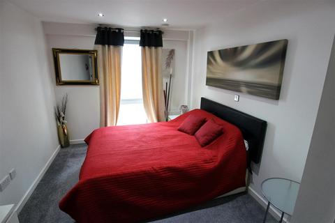 2 bedroom flat to rent, Whitehall Quay Yorkshire, Leeds LS1