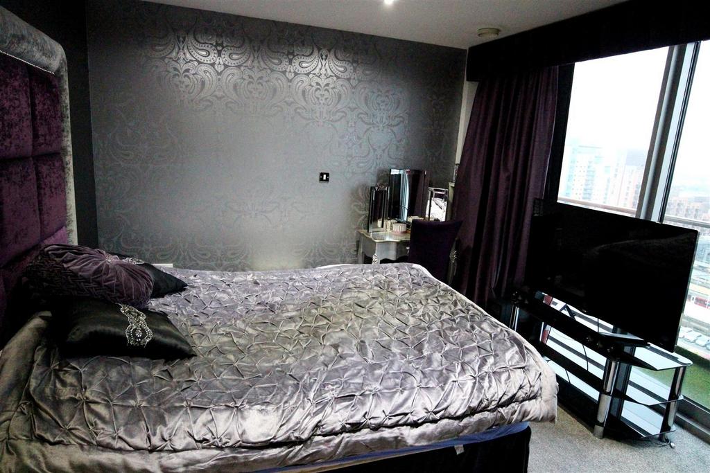 Bright double bedroom with window and TV...