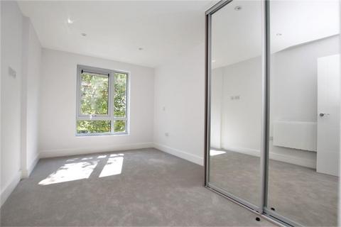 2 bedroom apartment to rent, Maybury Road, Woking GU21