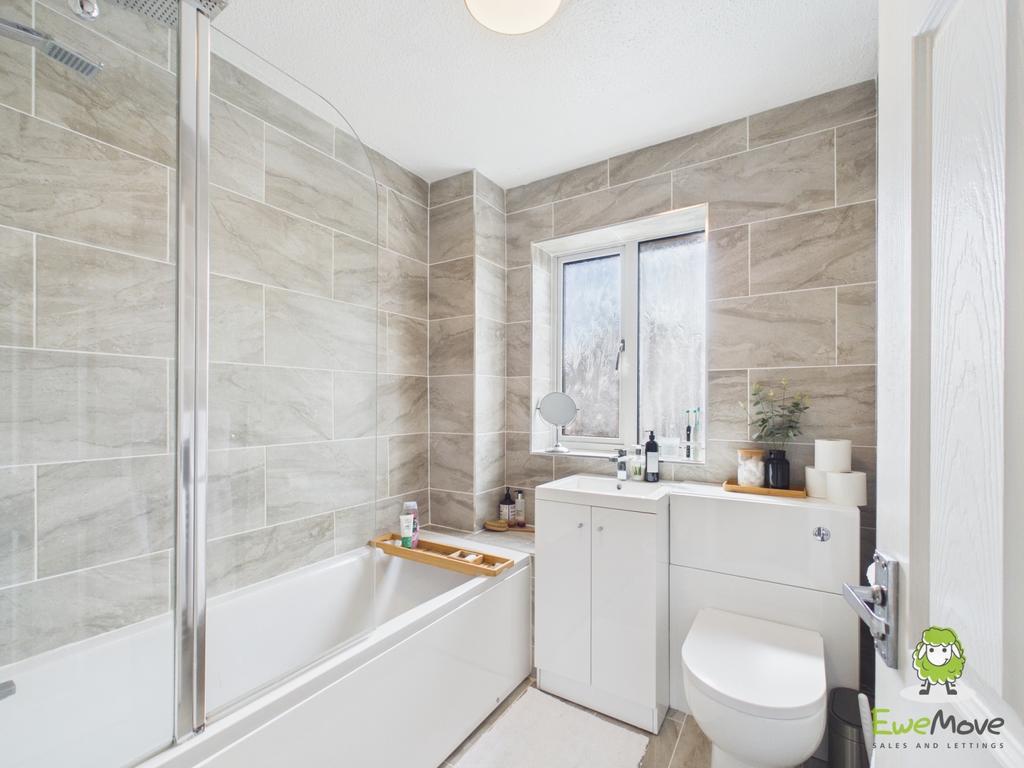 Ewe Move Estate Agents Basingstoke - Gloucester Dri