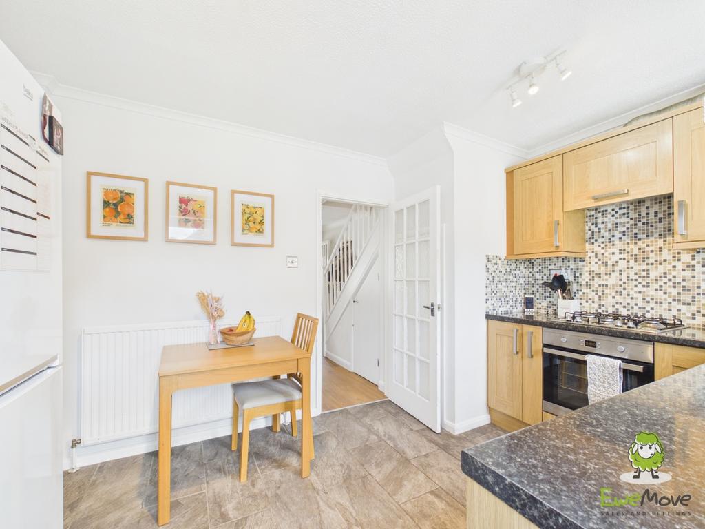 Ewe Move Estate Agents Basingstoke - Gloucester Dri