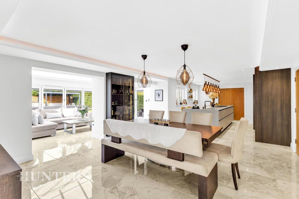Dining to Kitchen