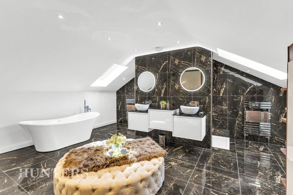 Master En-Suite