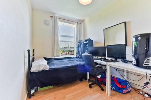 3 bedroom flat to rent, Tanners Hill, London SE8