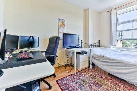 3 bedroom flat to rent, Tanners Hill, London SE8