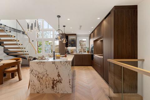 2 bedroom flat for sale, Chalcot Gardens, London, NW3