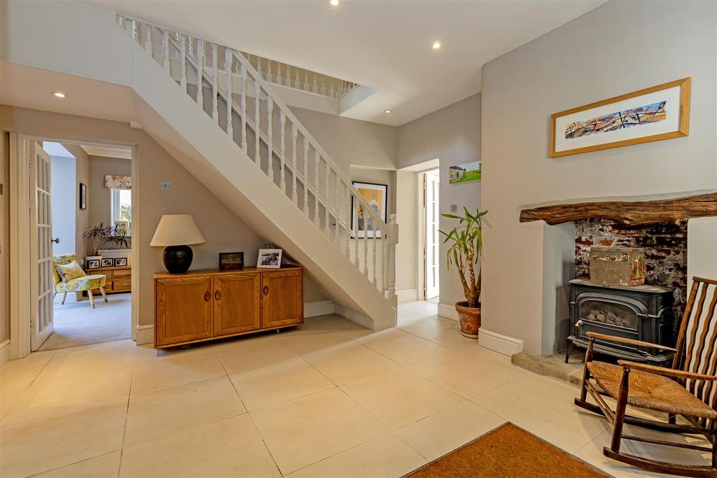 Entrance Hall-2.jpg