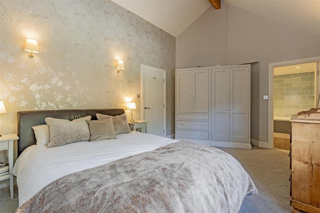 Bedroom 2-2.jpg