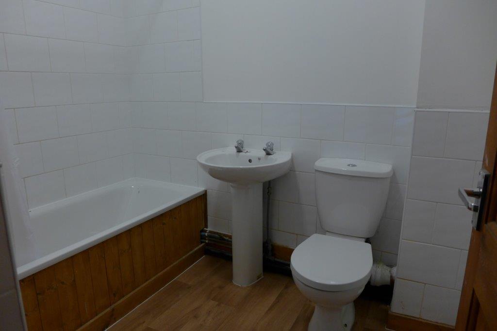 Fountain Ct, 5, Bathroom1.jpg