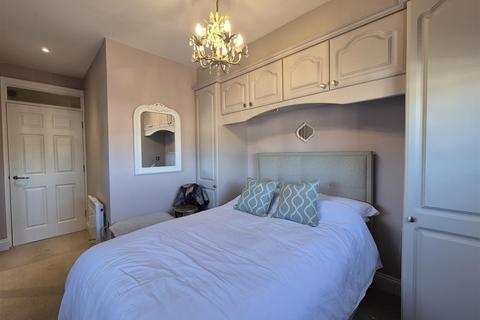 2 bedroom apartment to rent, Flat 10 Dennis Hall, Cameo Drive,