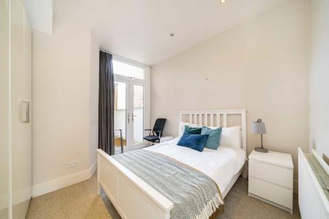 2 bedroom flat for sale, Hambalt Road, London SW4