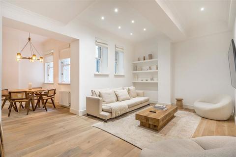 2 bedroom flat to rent, Eastcastle Street, London W1T