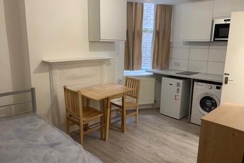 Studio to rent, Station Road, Harrow HA1
