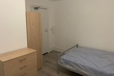 Studio to rent, Station Road, Harrow HA1