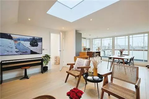 3 bedroom maisonette for sale - View 2