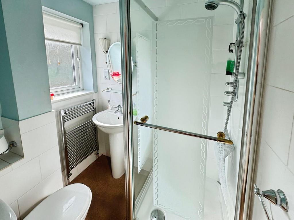 En-Suite Shower.jpeg