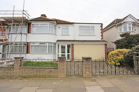 5 bedroom semi-detached house to rent, Gordon Road, Chadwell Heath, RM6
