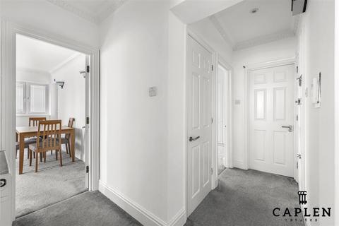2 bedroom flat for sale, 700 High Road, Buckhurst Hill