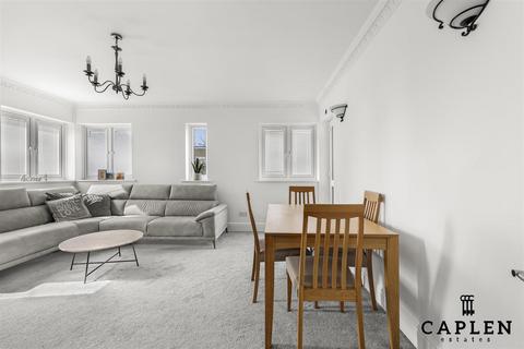 2 bedroom flat for sale, 700 High Road, Buckhurst Hill