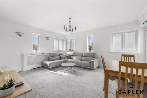 2 bedroom flat for sale, 700 High Road, Buckhurst Hill
