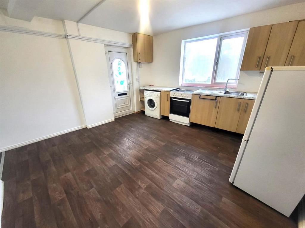 Kitchen Area 3