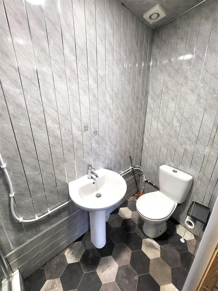 Shower Room Pic 2