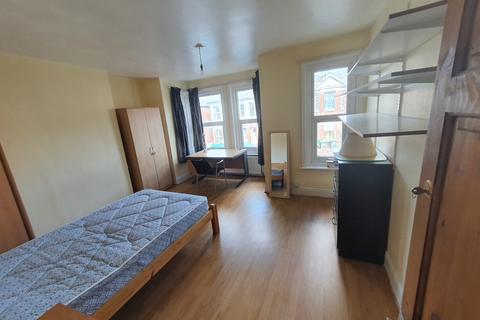 4 bedroom house to rent, Burlington Road, Southampton, SO15