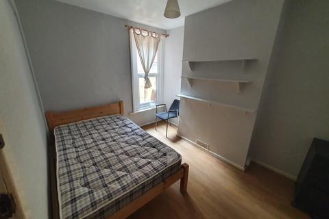 4 bedroom house to rent, Burlington Road, Southampton, SO15