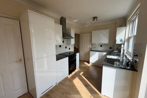 3 bedroom semi-detached house to rent, Masons Yard, Romsey, SO51