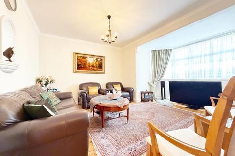 2 bedroom flat to rent, Windermere Avenue, Finchley Central