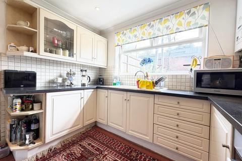 2 bedroom flat to rent, Windermere Avenue, Finchley Central