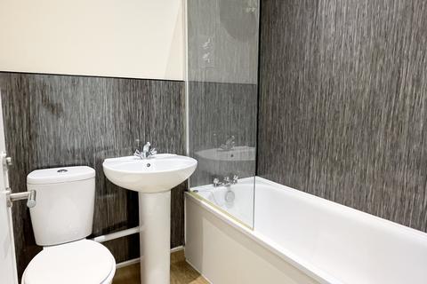 Studio to rent, Station Road, Winchmore Hill, London, N21