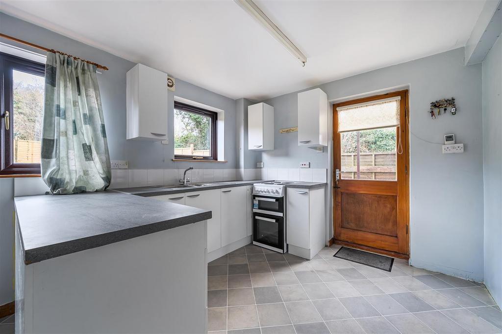 Kitchen 2.jpg