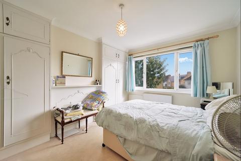 3 bedroom terraced house to rent, Appledore Close, London, SW17