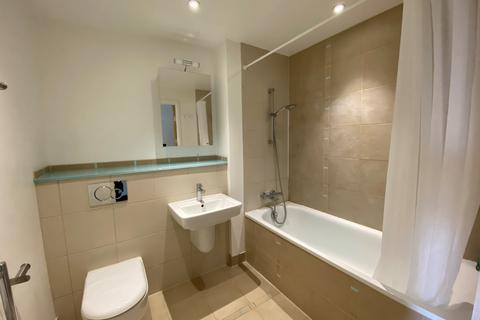 1 bedroom flat to rent, The Crescent, Gunwharf Quays, PO1