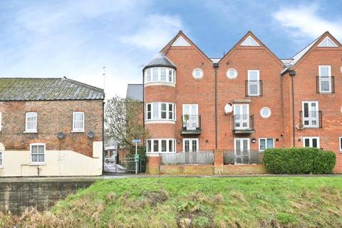 3 bedroom terraced house to rent, Albion Wharf, Spalding, Lincolnshire, PE11