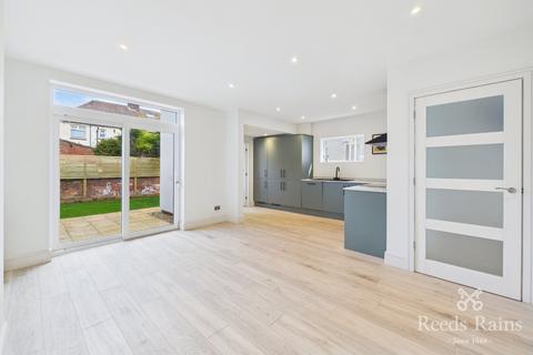 4 bedroom semi-detached house for sale, Kingston Avenue, Lancashire FY4