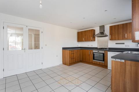 3 bedroom end of terrace house for sale, Hilda Dukes Way, East Grinstead RH19