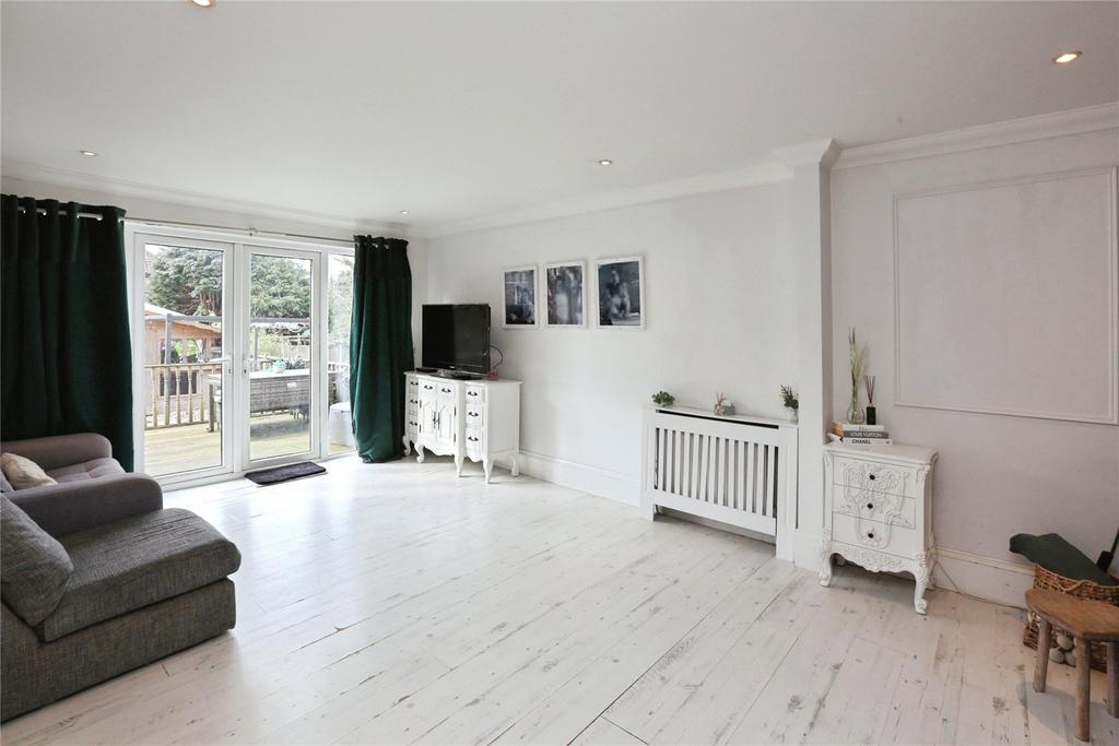Main House Lounge