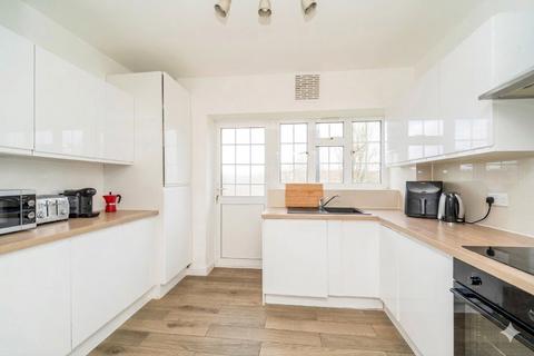 undefined, Mount Avenue, Ealing, W5