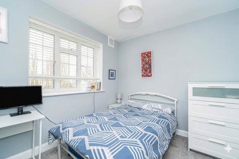 undefined, Mount Avenue, Ealing, W5