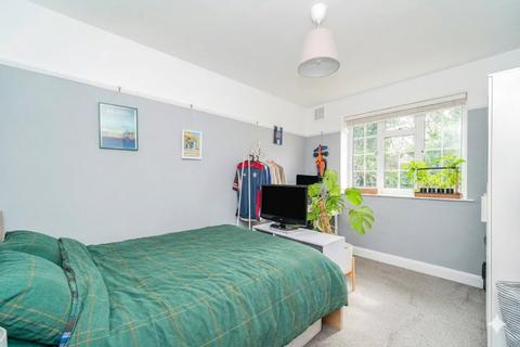 undefined, Mount Avenue, Ealing, W5