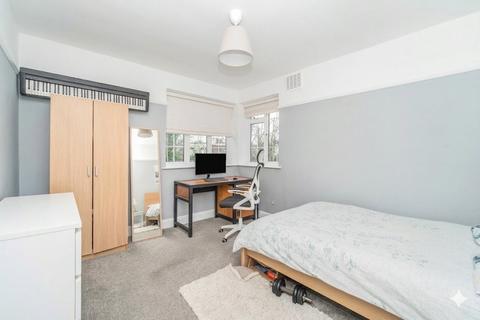 undefined, Mount Avenue, Ealing, W5